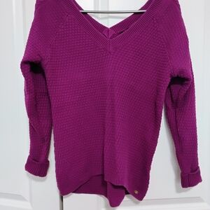 Women’s V-Neck Textured Sweater in Magenta